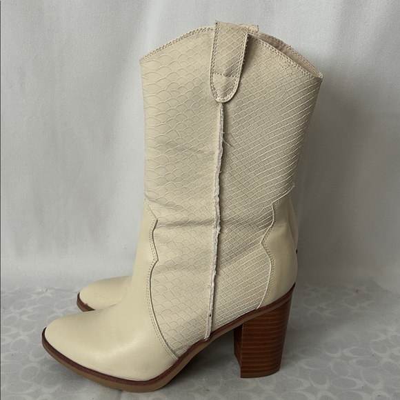 MIA Cream Leather Snake Print Raylyn Heeled Cowgirl Boots Shoes **Size 7** 🌸🌸 - Picture 4 of 8